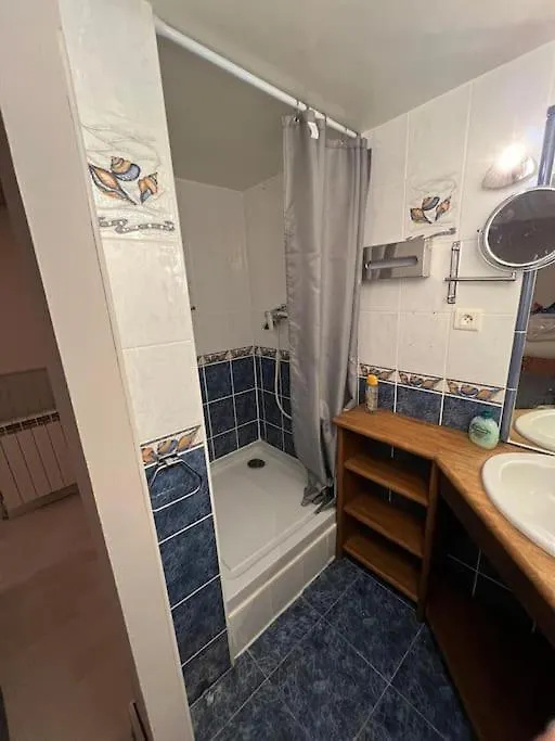 Apartment Triplex T4 83M2 Vue Mer Avec Le Patio Et L'Arrivee Autonome Bandol