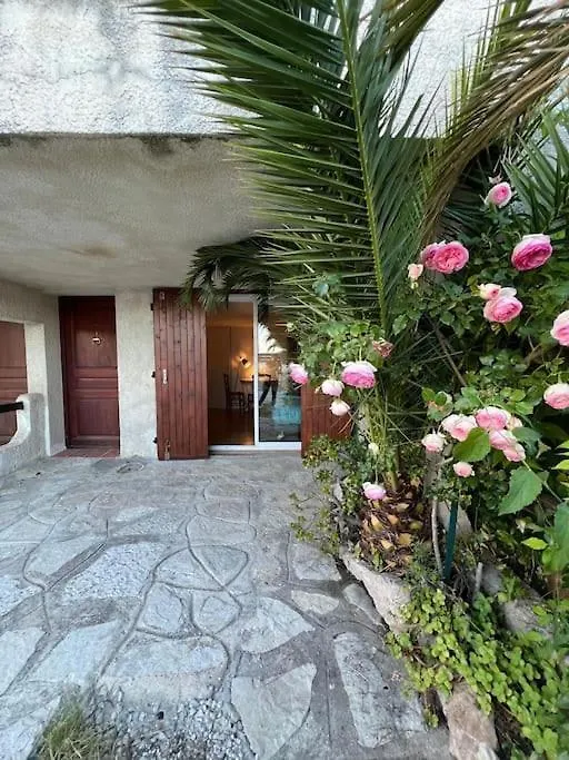 Triplex T4 83M2 Vue Mer Avec Le Patio Et L'Arrivee Autonome Bandol 0*,  France