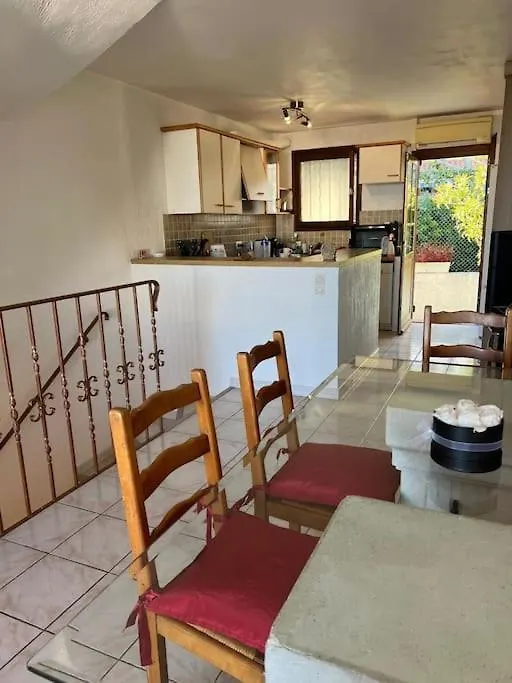 Apartment Triplex T4 83M2 Vue Mer Avec Le Patio Et L'Arrivee Autonome Bandol France